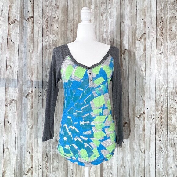 Women's Nollie 3/4 Sleeve Graphic Tee | Size Small | V-Neck Top | Baseball Style - Picture 1 of 12